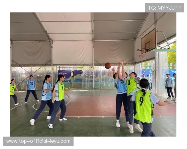 篮球进校园活动激发青少年运动热情，校园篮球开展